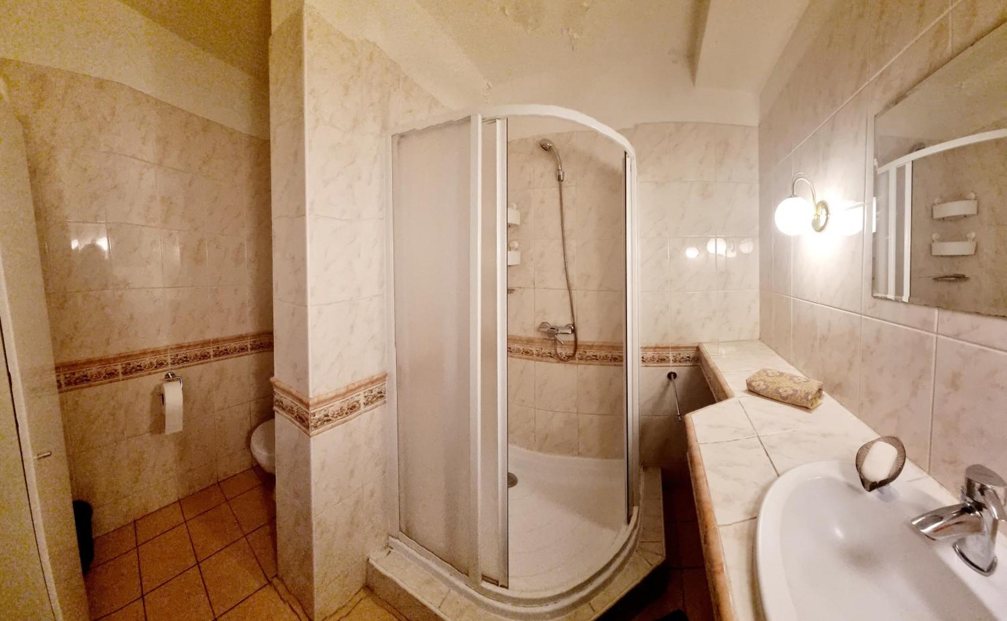 Big 4 Room Huge Apartment Братислава Экстерьер фото